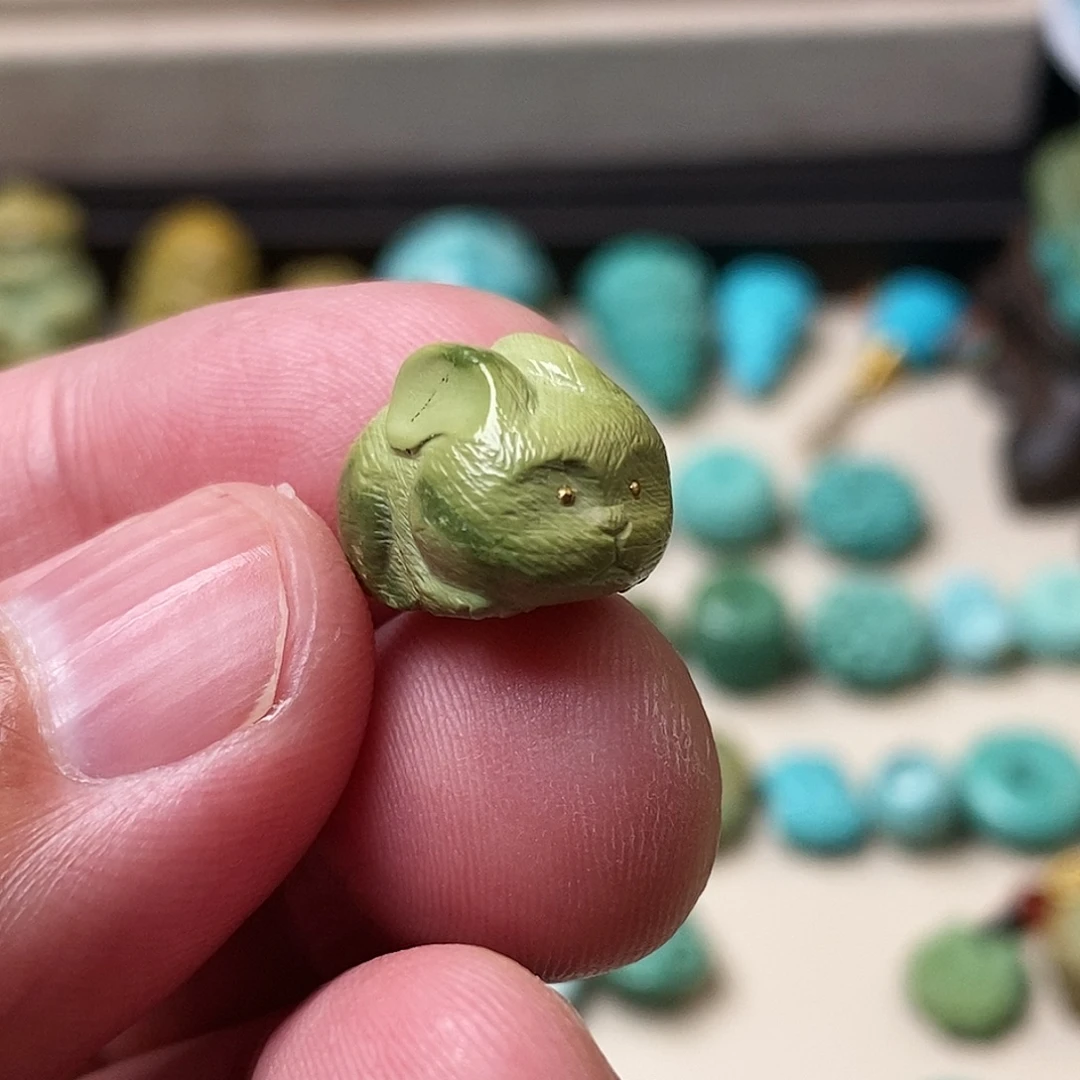 绿松石未镶嵌颈饰