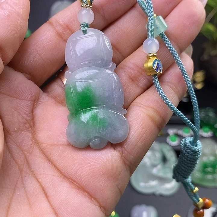 翡翠未镶嵌吊坠(赠链)