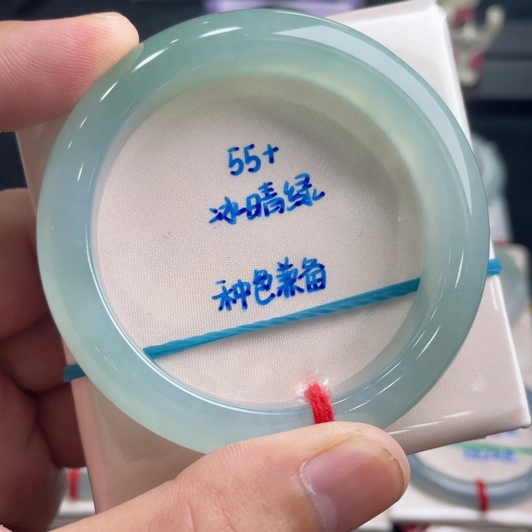 翡翠手镯未镶嵌翡翠手镯