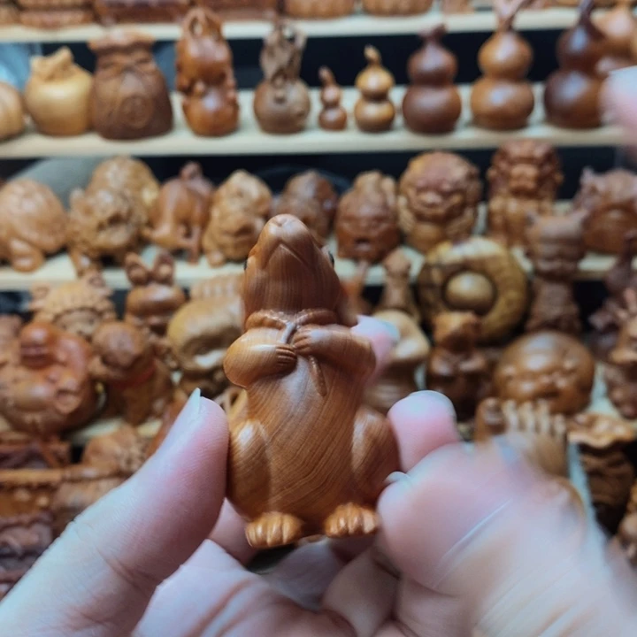 木质?**爸崖柏木雕。。。