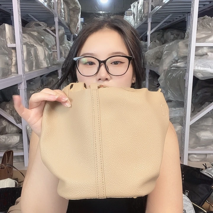 PU黄牛皮（革）PVC时尚潮流时尚