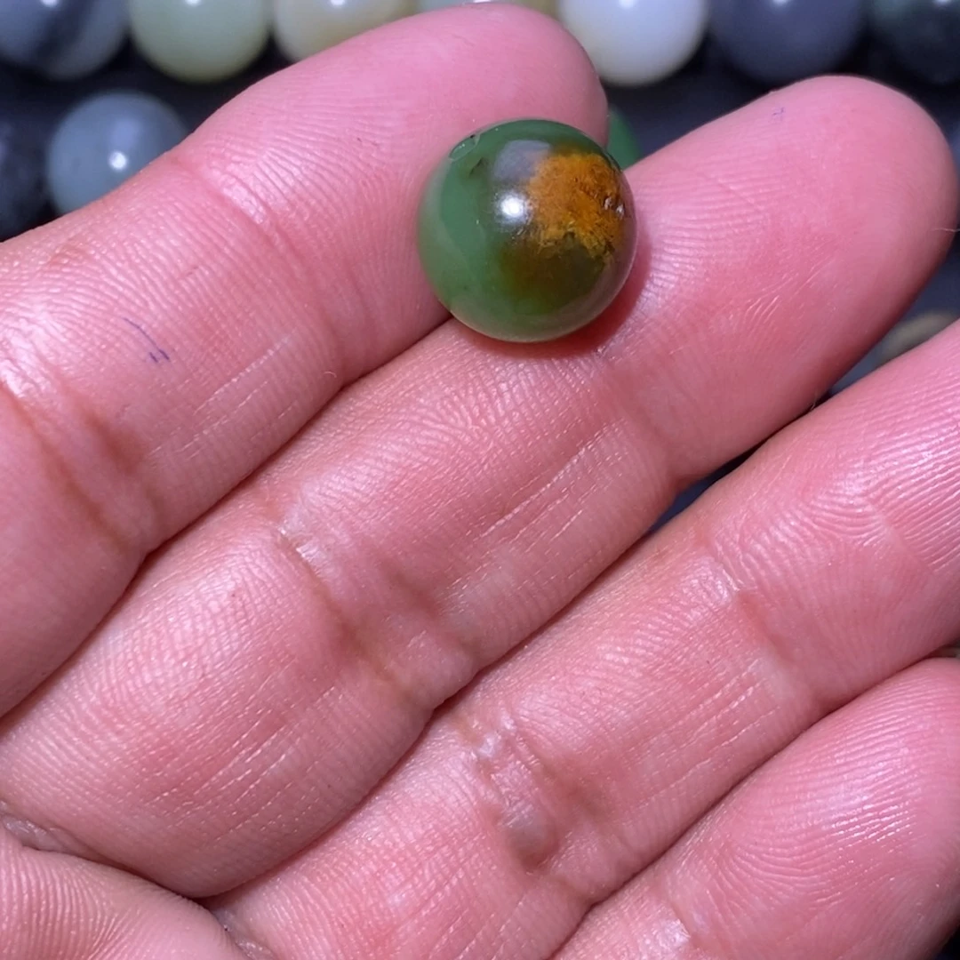 好***在和田玉未镶嵌珠宝半成品