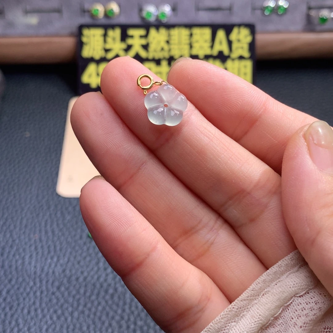 翡翠18K金镶嵌颈饰福利