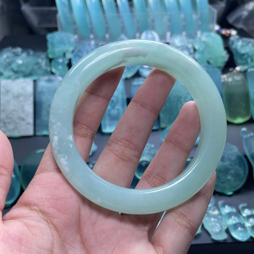 蛇纹石玉颈饰未镶嵌