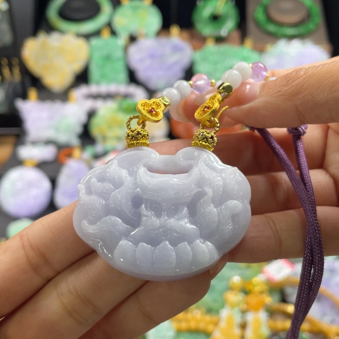 翡翠未镶嵌颈饰待编织