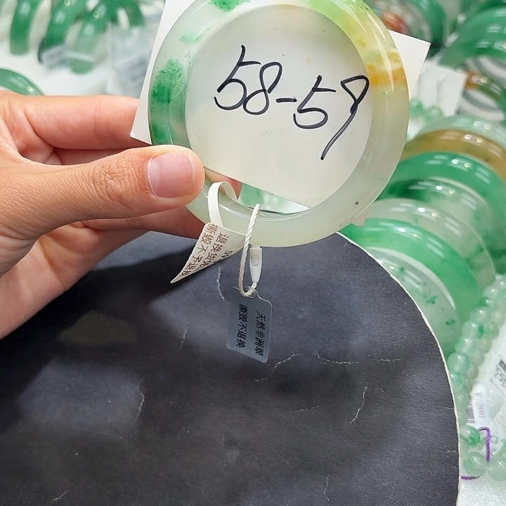 未镶嵌手镯石英质玉（非洲翠）