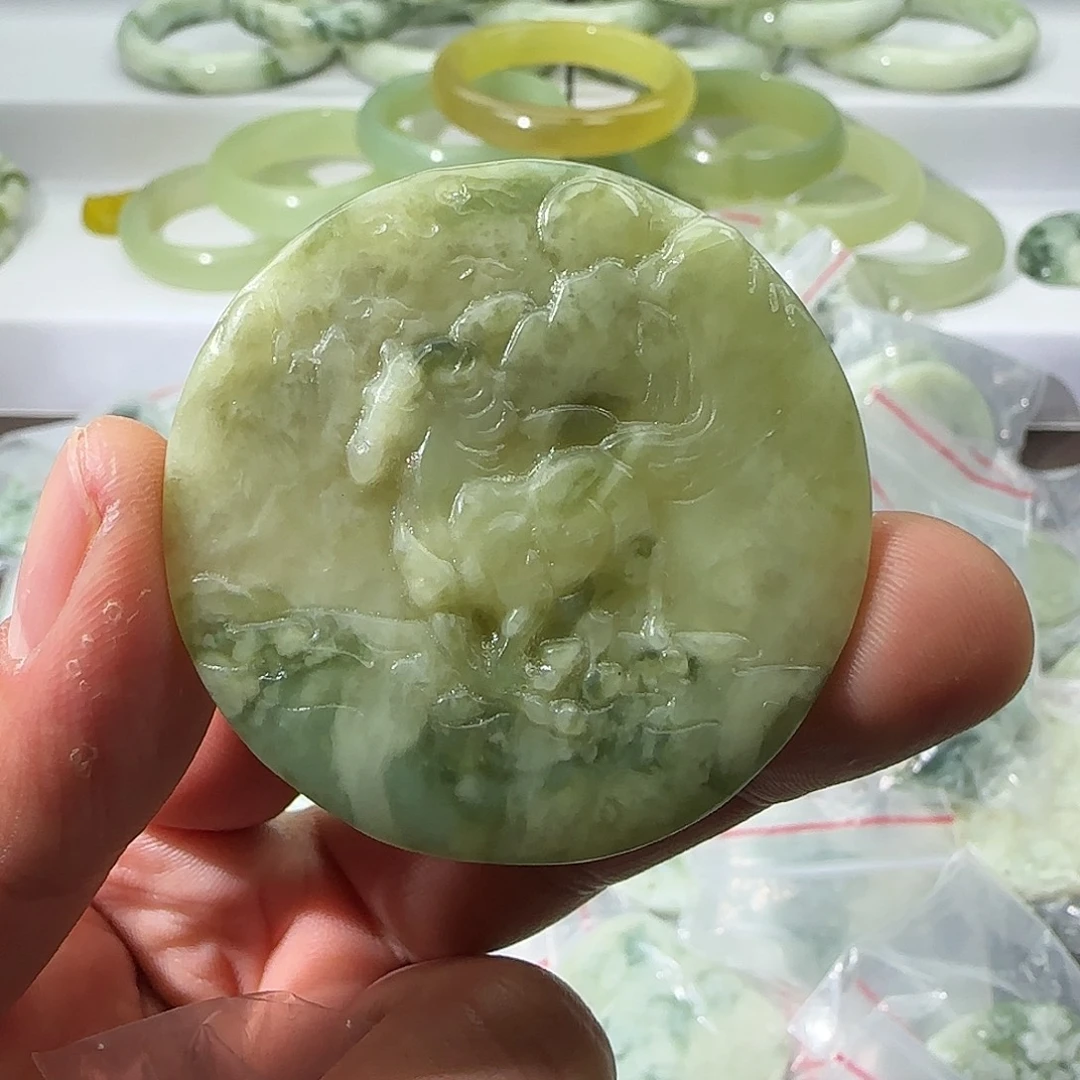 透闪石-蛇纹石玉未镶嵌颈饰微瑕