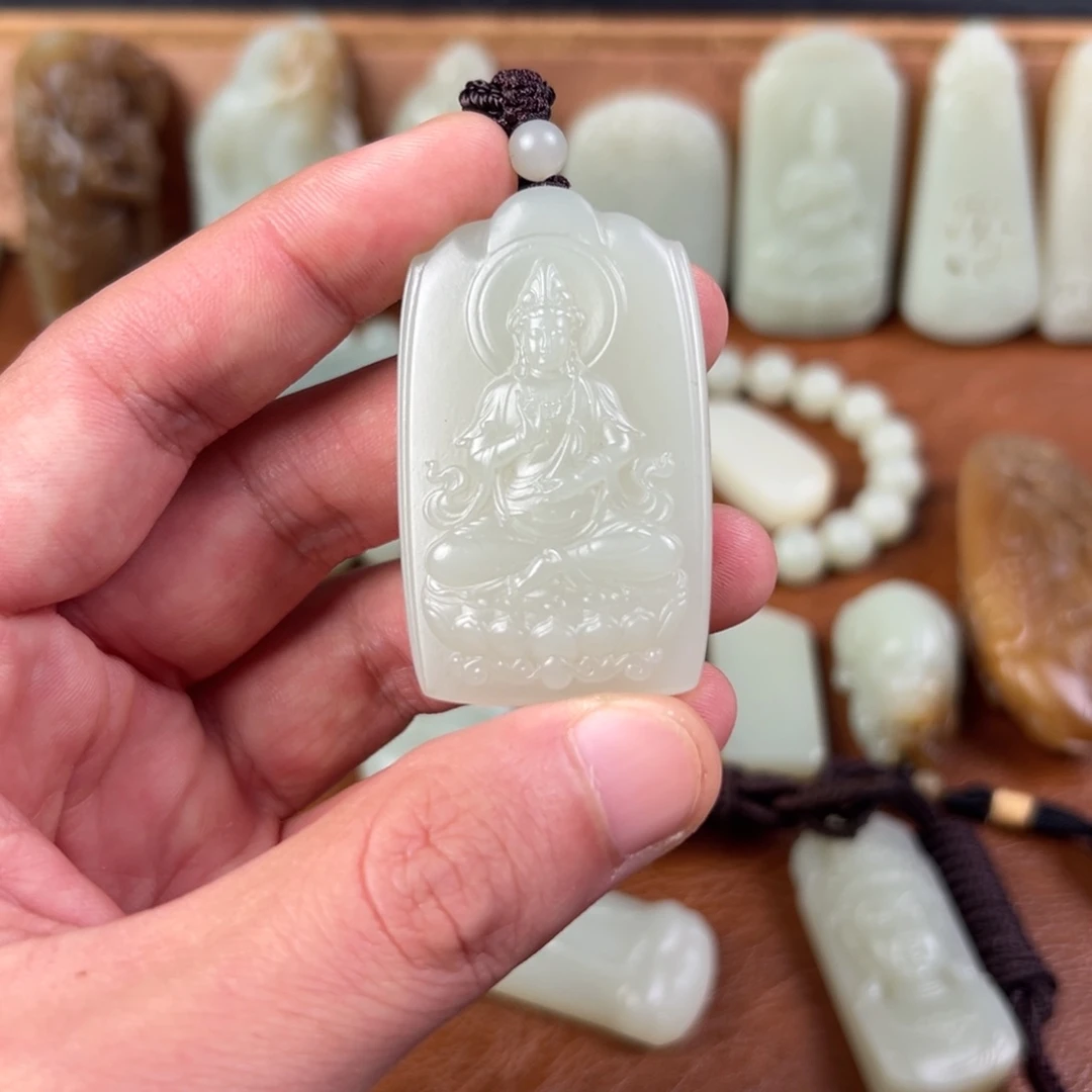 志***海和田玉（青白玉）未镶嵌颈饰