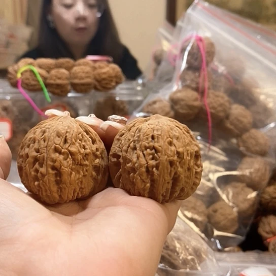 文玩核桃吊坠零*九绣球有黄点