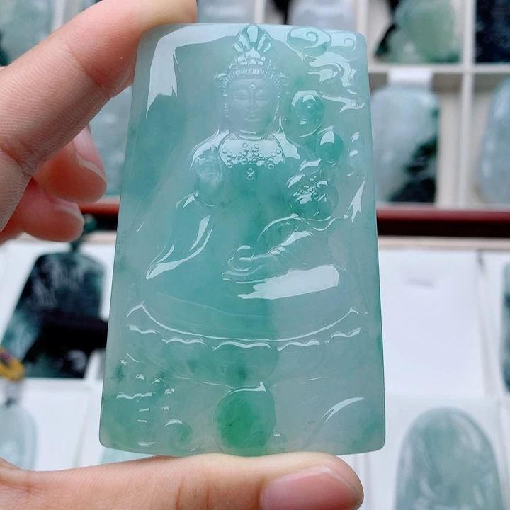 翡翠未镶嵌颈饰生**雄素衣