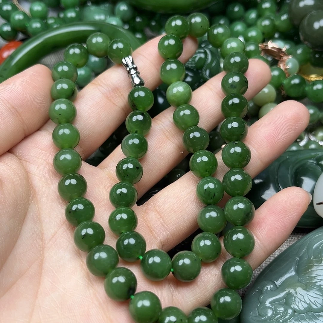 颈饰未镶嵌和田玉（碧玉）