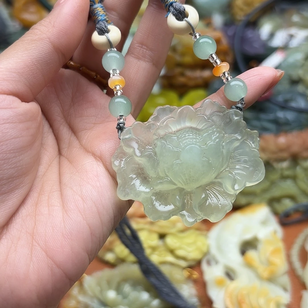 蛇纹石玉未镶嵌吊坠