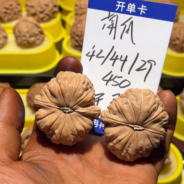 于***哥桃核吊坠南瓜饼全品