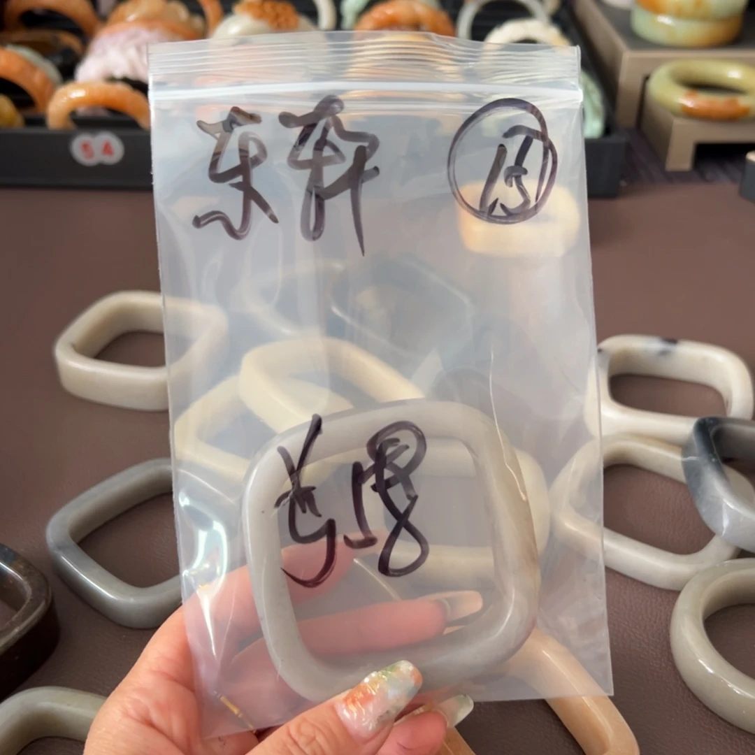 石英质玉手镯未镶嵌东***铺