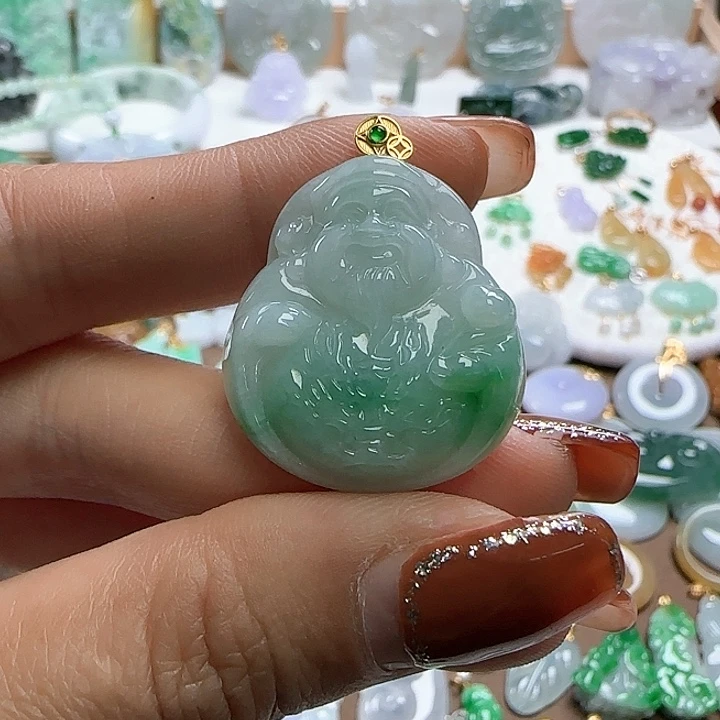 翡翠颈饰未镶嵌飘绿财神