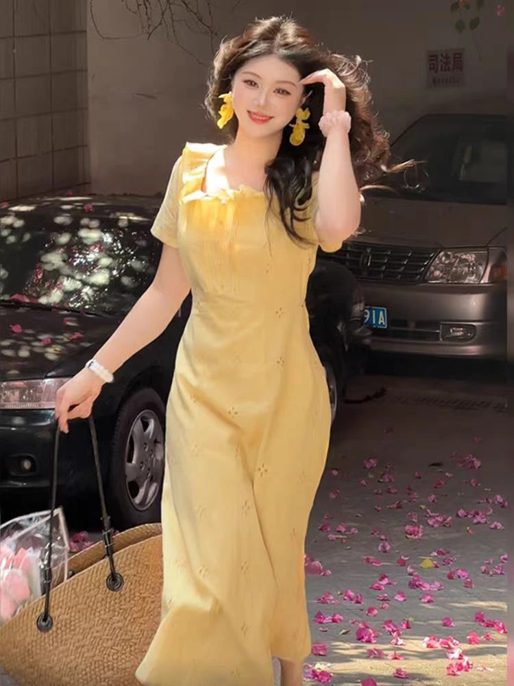 夏季新款法式气质温柔收腰显瘦减龄方领短袖连衣裙