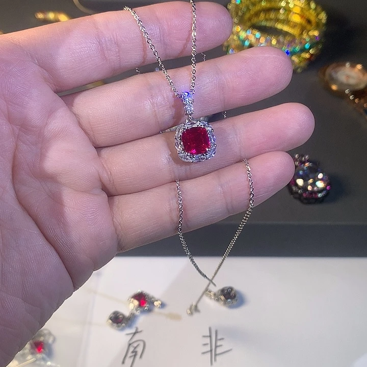 非金属28吊坠。