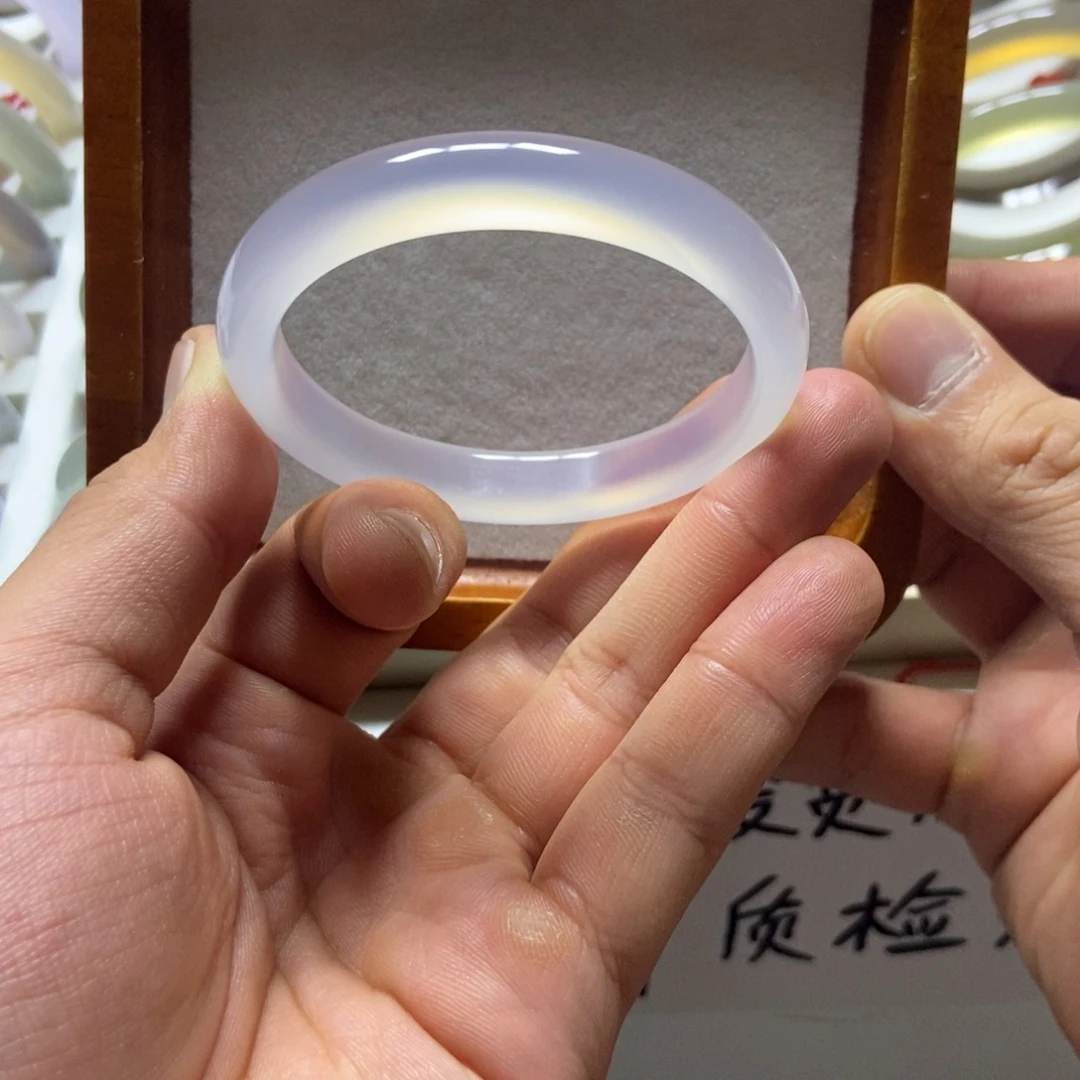 L***·玛瑙/玉髓未镶嵌手镯645