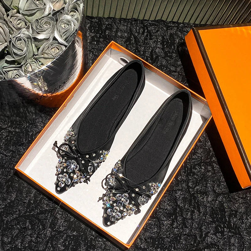 2025新款韩版尖头蝴蝶结水钻女单鞋百搭瓢鞋内增高大码女鞋