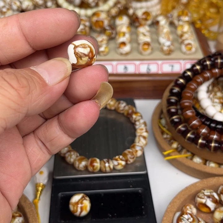 未镶嵌琥珀裸石?**776号