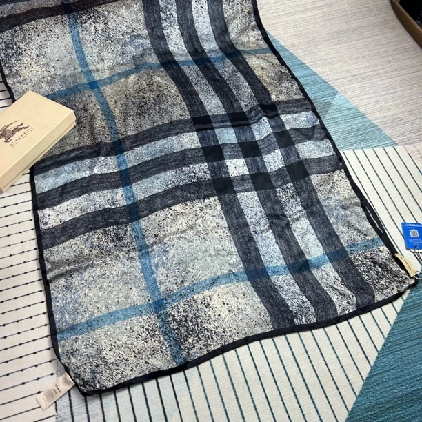 95新 BURBERRY/博柏利 蓝色格纹丝巾