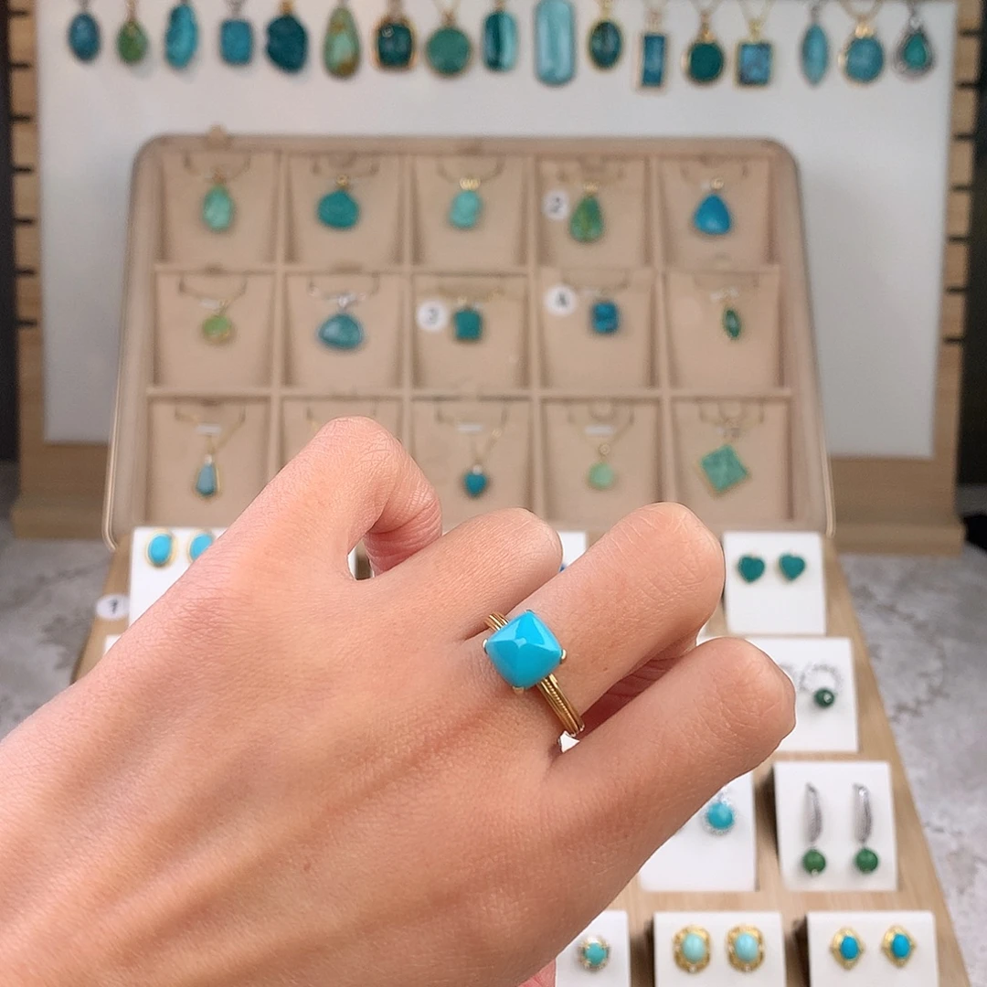 绿松石18K金镶嵌戒指