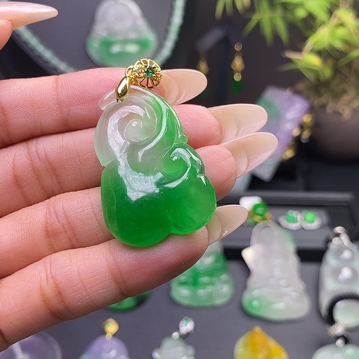 翡翠未镶嵌吊坠(赠链)
