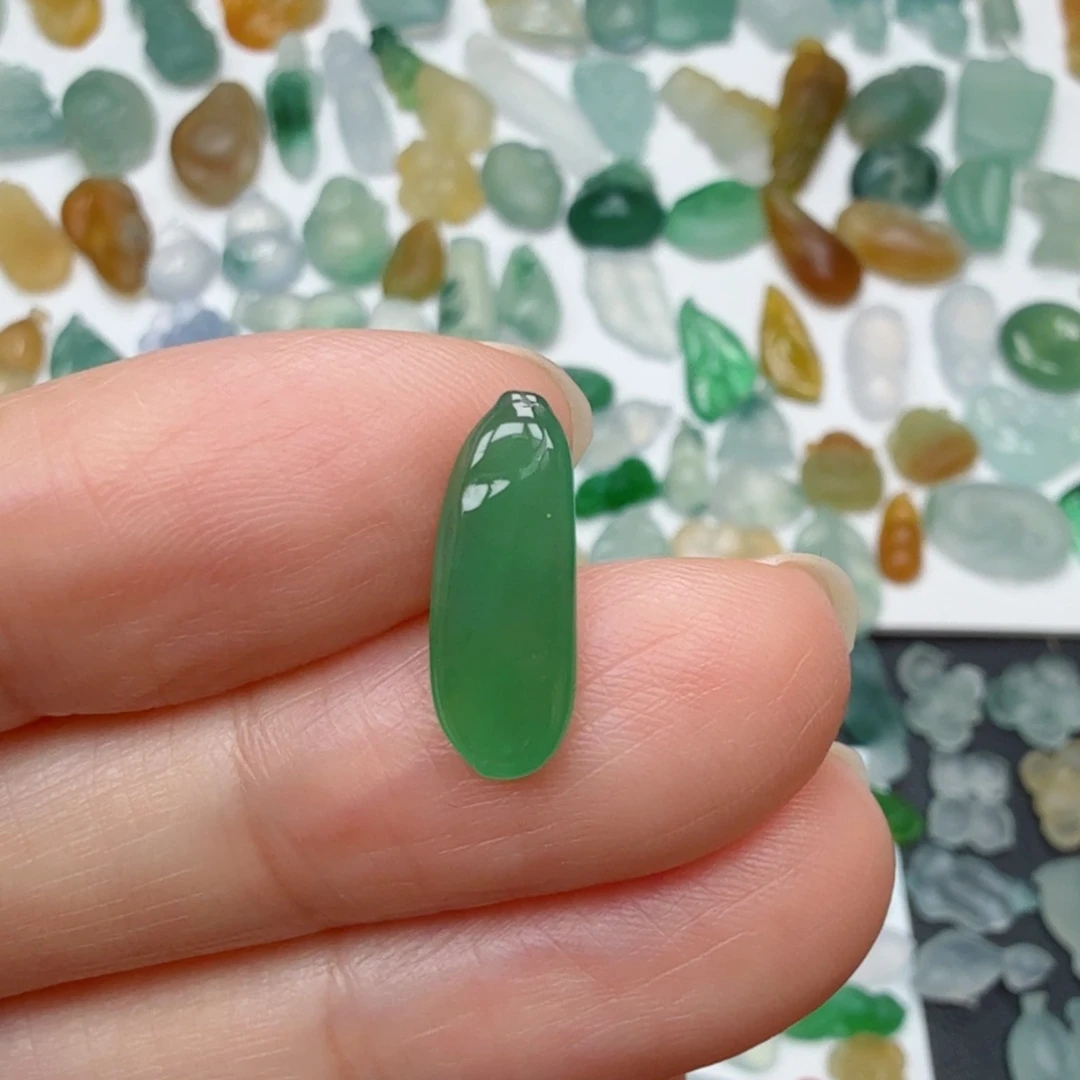 舒***景定制翡翠未镶嵌福瓜