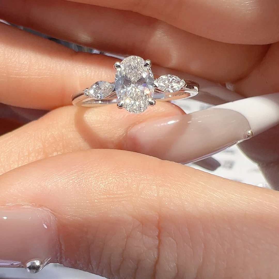 实验室培育钻石18K金镶嵌0.696ct 14圈
