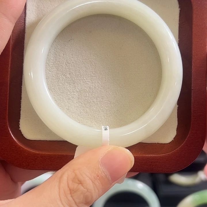 和田玉未镶嵌手镯56