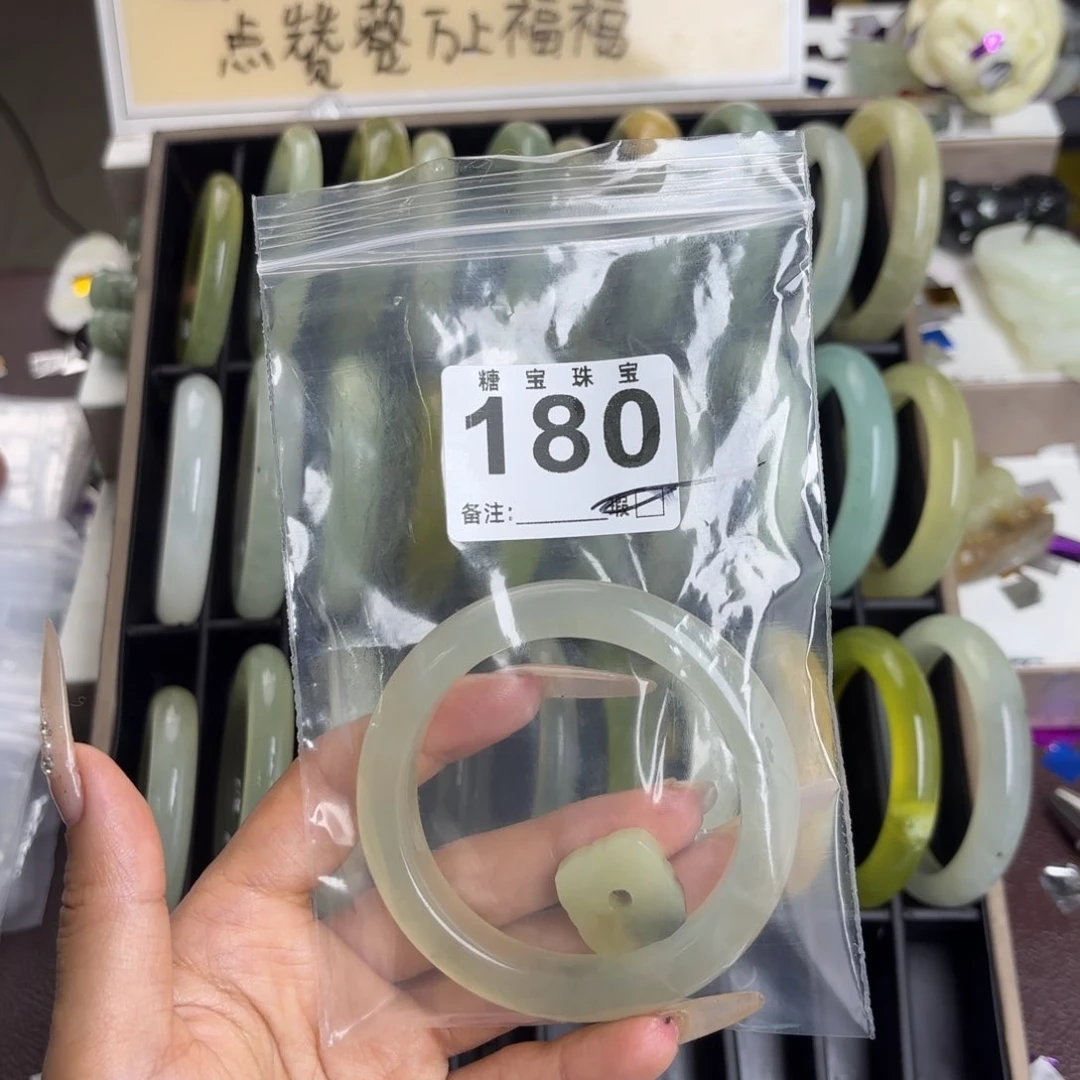 未镶嵌蛇纹石玉手镯抓****丘