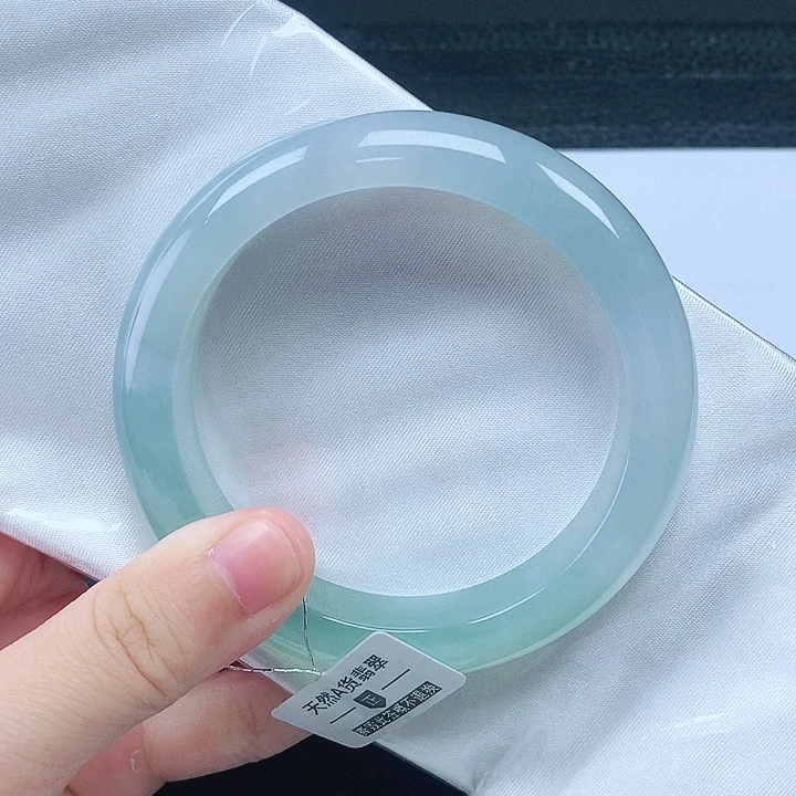 翡翠手镯未镶嵌56圈