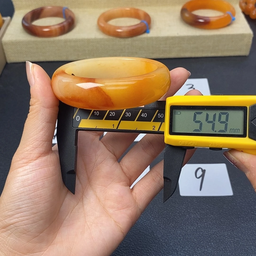 未镶嵌石英质玉（黄龙玉）手镯117号