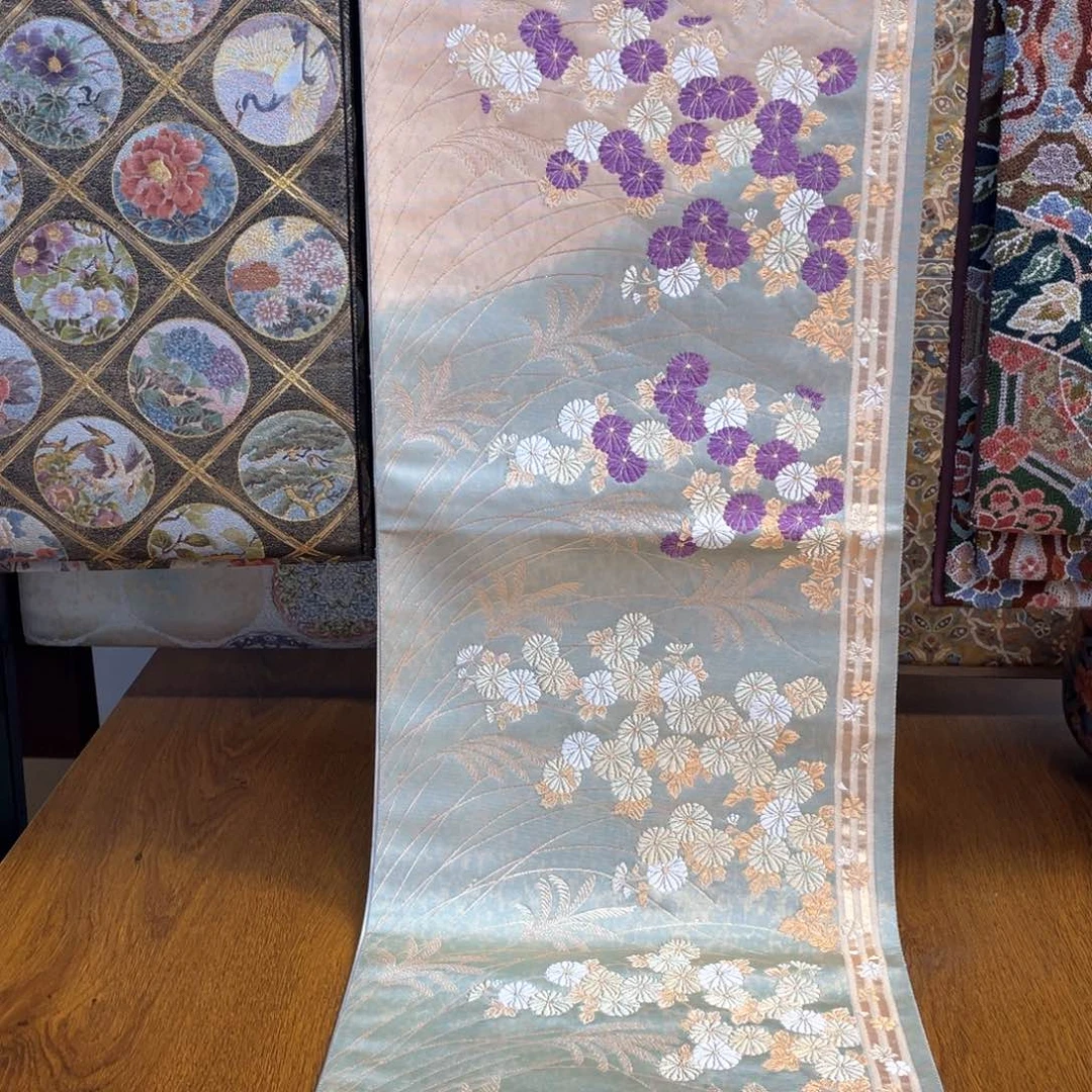 织绣六通唐草帝王紫