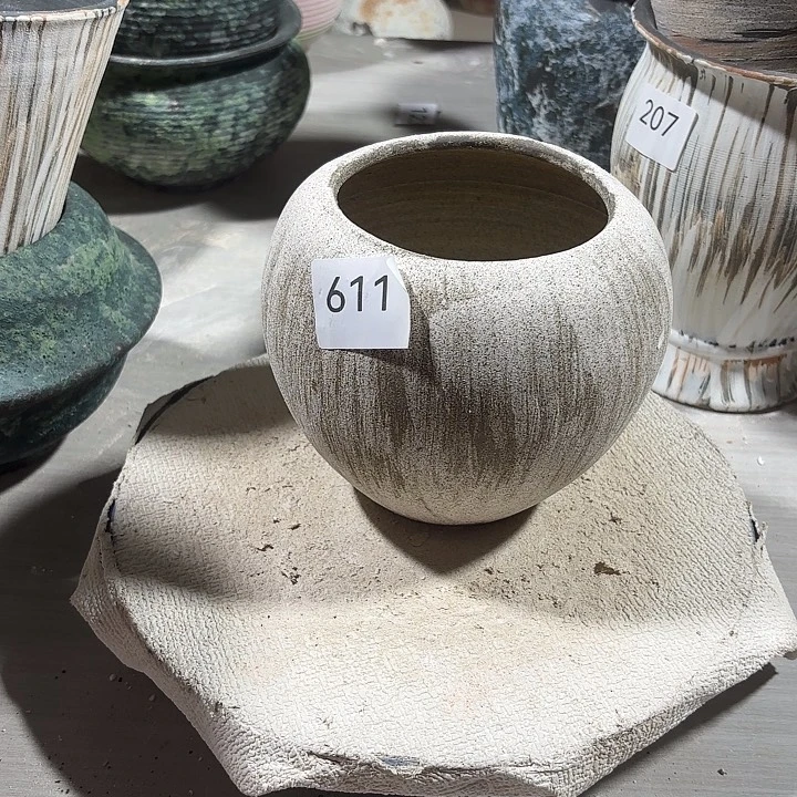 陶摆件高13.5，口9.5，有孔，611