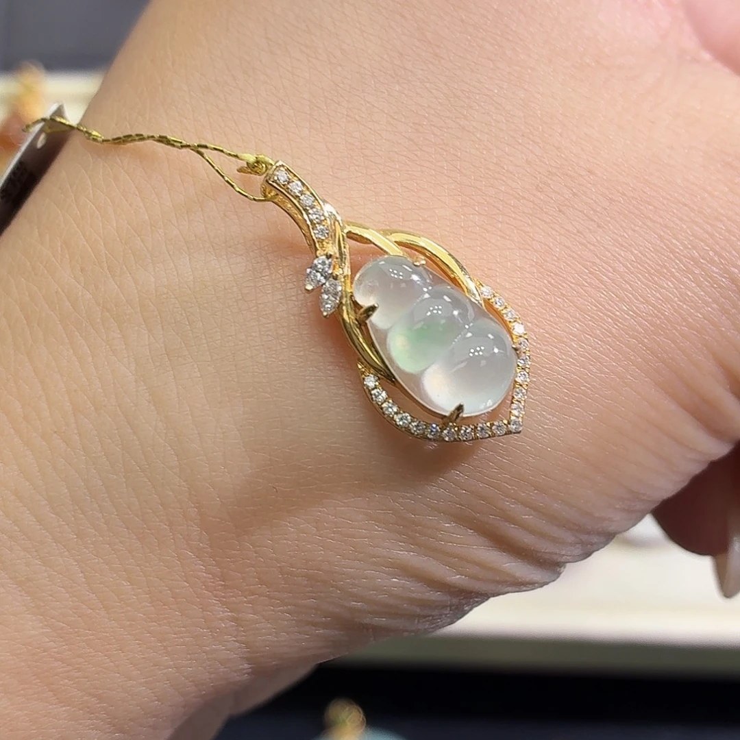 翡翠18K金镶嵌颈饰