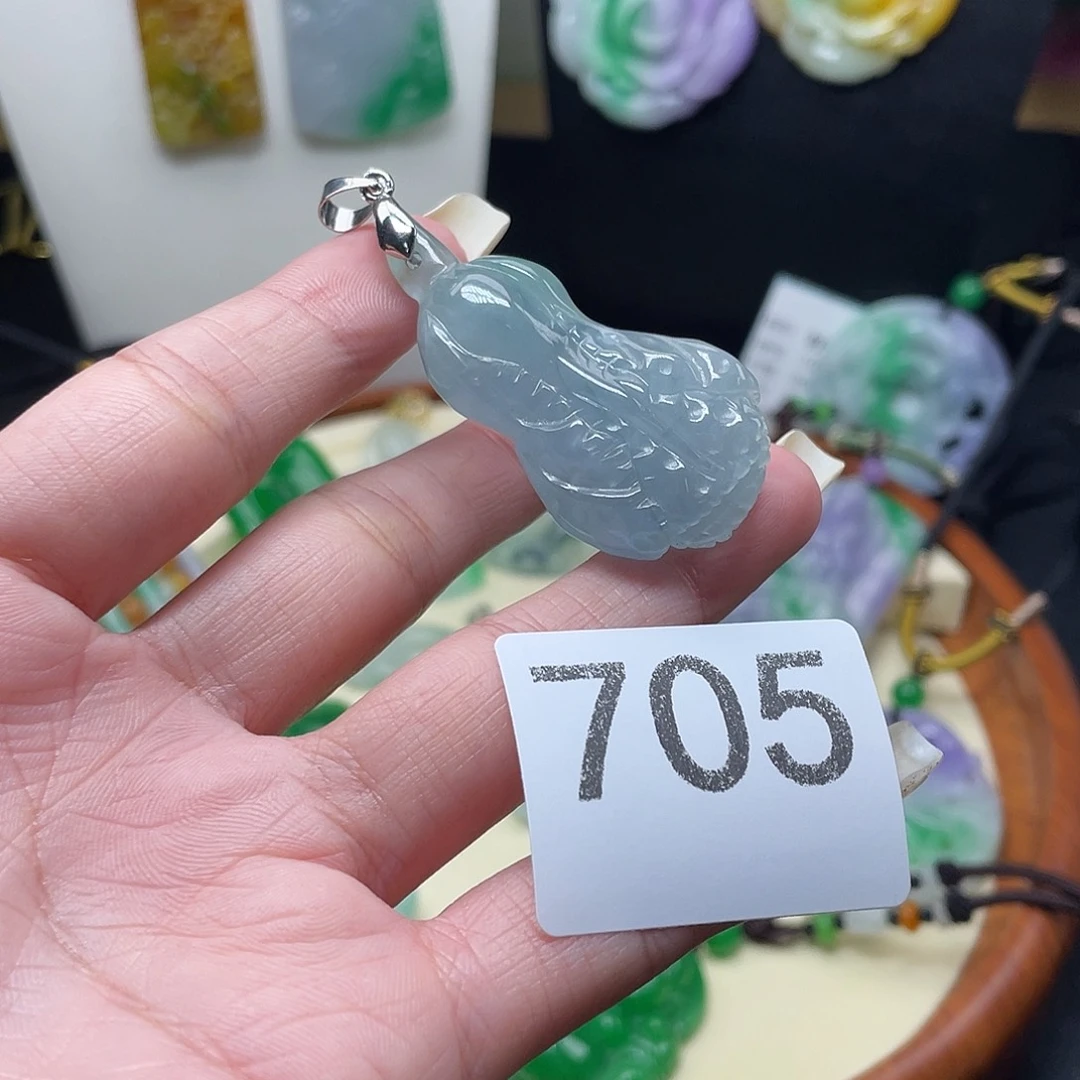 翡翠未镶嵌吊坠(赠链)