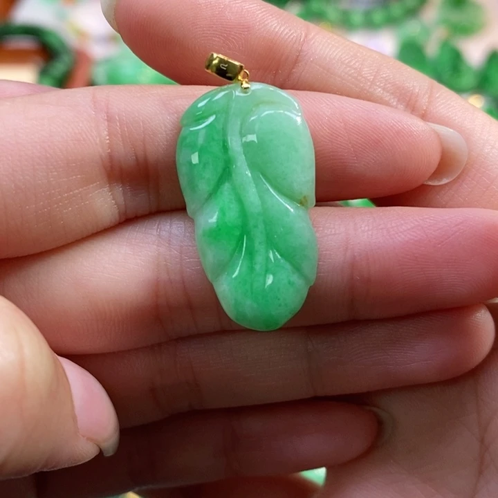 颈饰未镶嵌翡翠吊坠