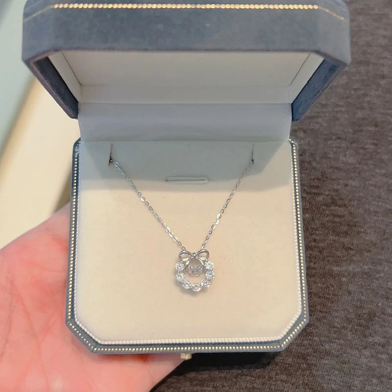 在逃公主蝴蝶结项链女2025新款小众轻奢配饰新品花环灵动百搭吊坠