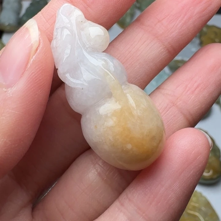 翡翠未镶嵌颈饰葫芦