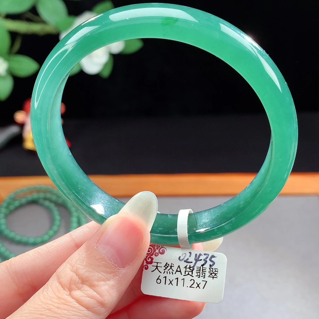 未镶嵌手镯（圆镯）翡翠