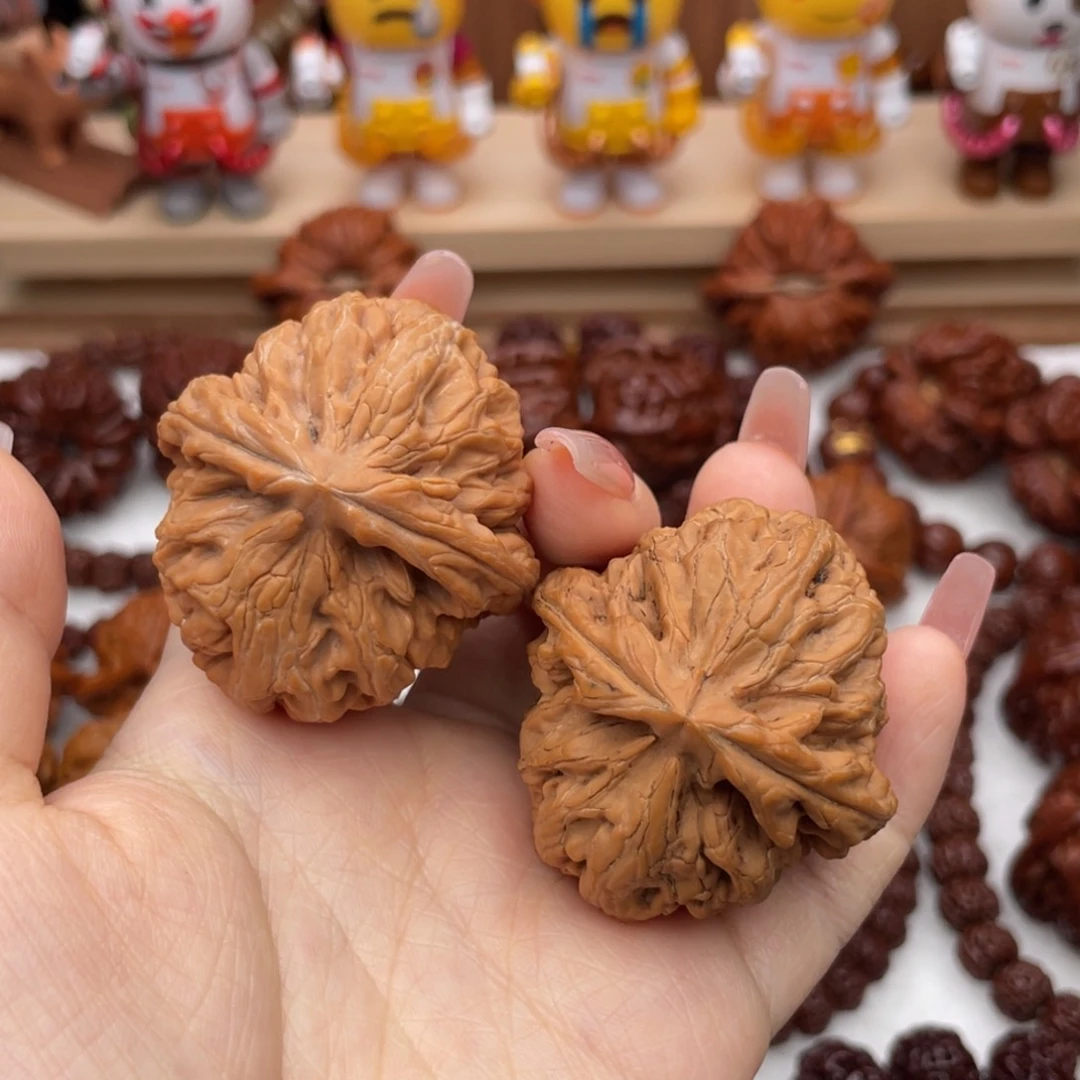 文玩核桃吊坠44红锦鲤