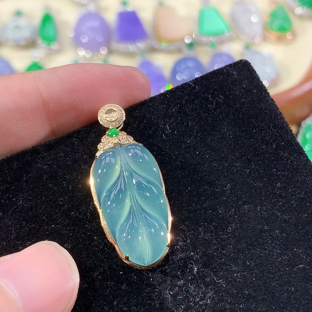 翡翠18K金镶嵌颈饰