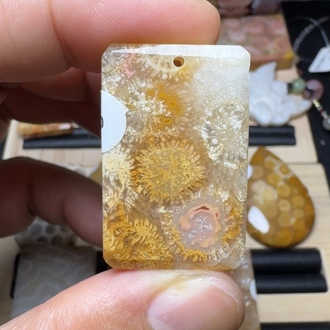未镶嵌纯天然色有机玉石保真色硅化玉