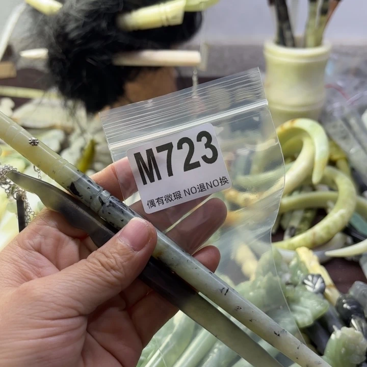 蛇纹石玉发饰合金呆****鱼