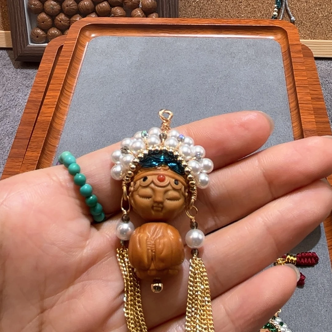 戒***你手串猴头核桃镶嵌青衣吊坠