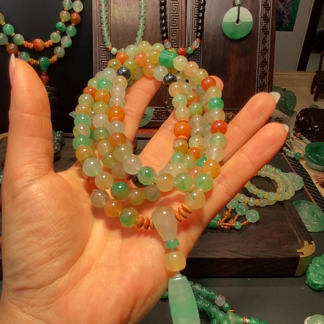 黑***湖石英质玉（非洲翠）未镶嵌串