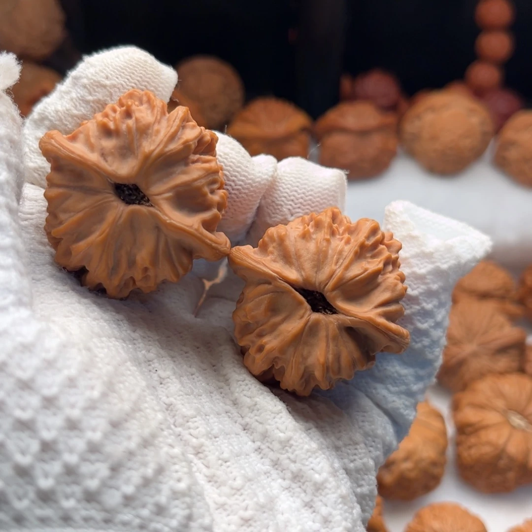 【闪购商品】文玩核桃把件暴**裁天地
