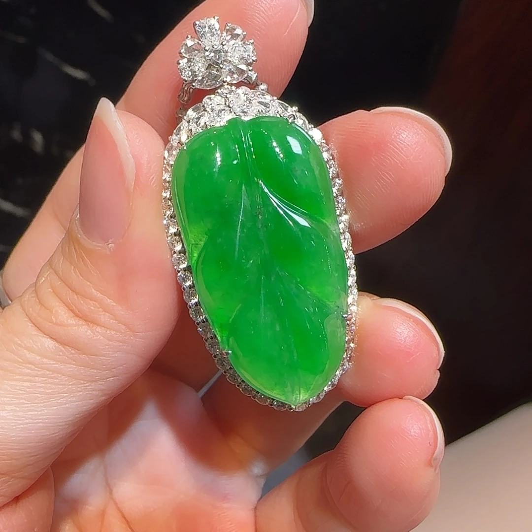 翡翠18K金镶嵌吊坠(赠链)