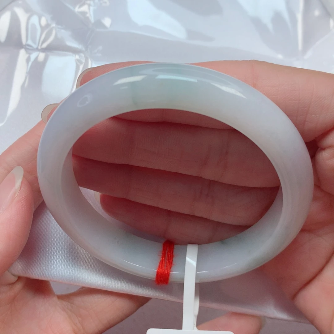 翡翠手镯未镶嵌56圈